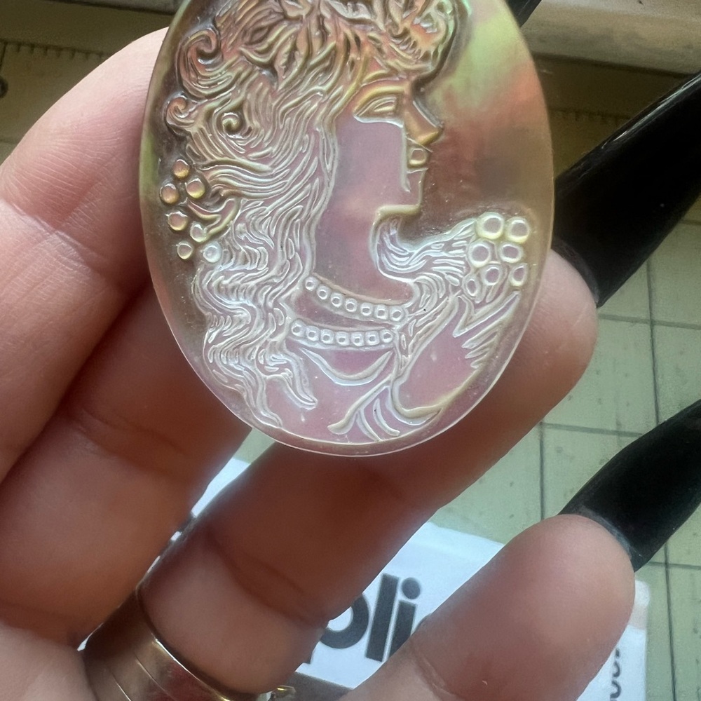 Vintage Cameo Brooch